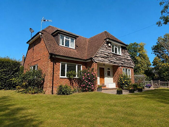 4 Bedroom Detached House For Sale In Coldharbour Lane, Hildenborough, TN11