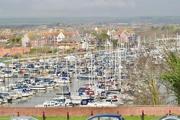 3 Bedroom Flat For Sale In Chapelhay Heights, Weymouth, DT4