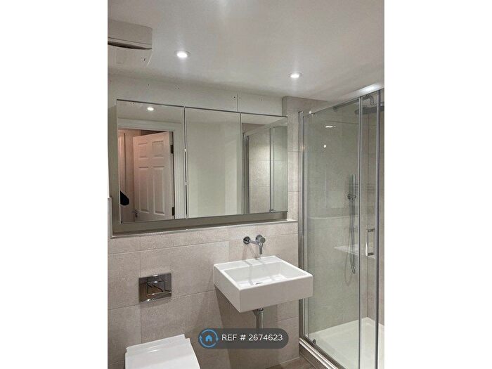 2 Bedroom Flat To Rent In Fountain Mill, Bristol, BS5