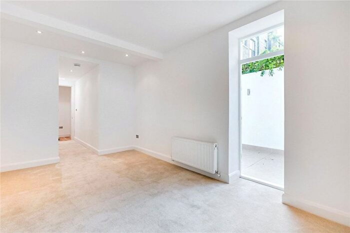 2 Bedroom Flat For Sale In Finborough Road, Earls Court, SW10
