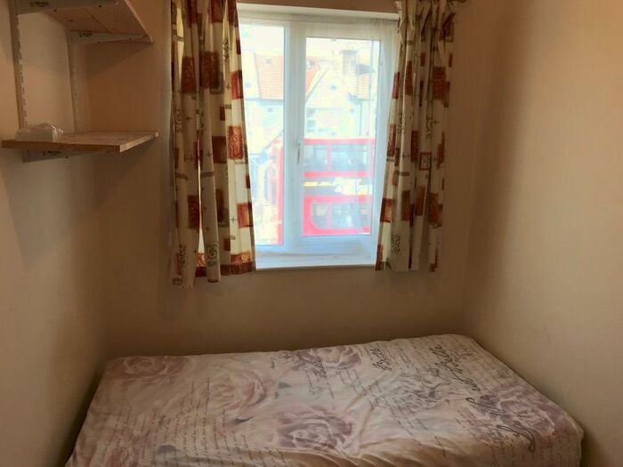 2 Bedroom Flat To Rent In Streatham Road, Mitcham, CR4