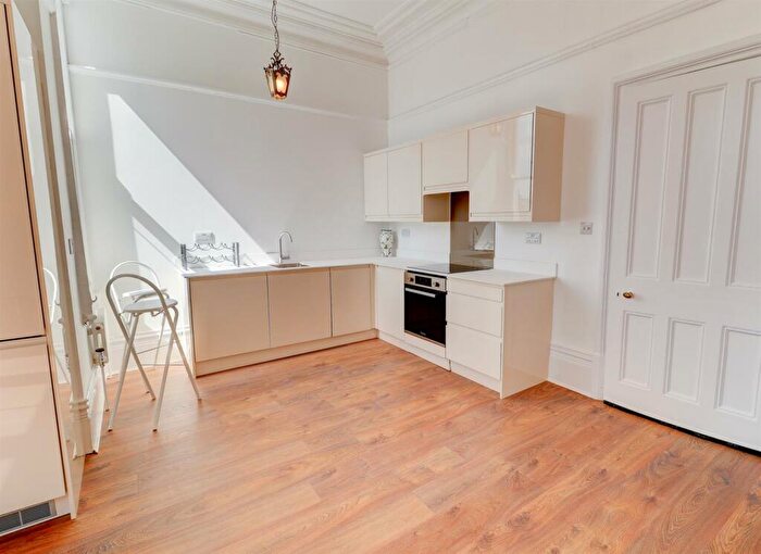 1 Bedroom Apartment For Sale In Holly Walk, Leamington Spa, CV32