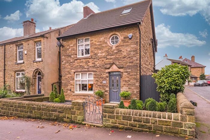 3 Bedroom Detached House For Sale In Halifax Road, Brighouse, HD6