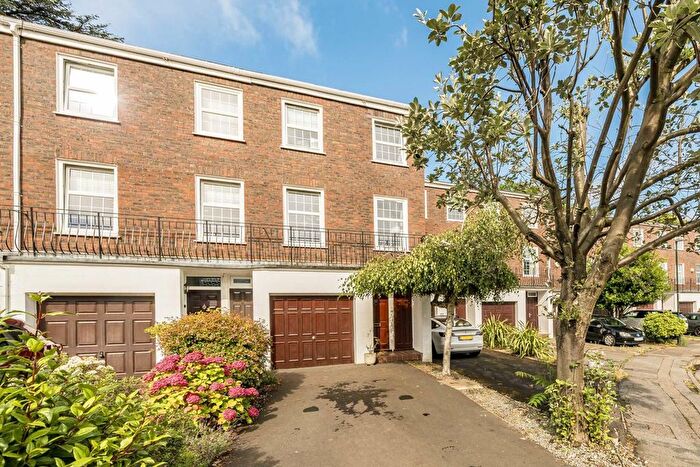 4 Bedroom Property To Rent In Broom Park, Teddington, TW11