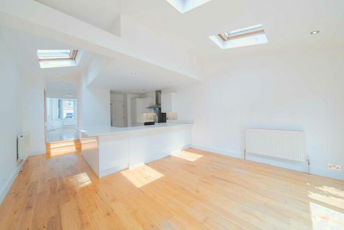 4 Bedroom Property To Rent In Evelyn Road, London, W4