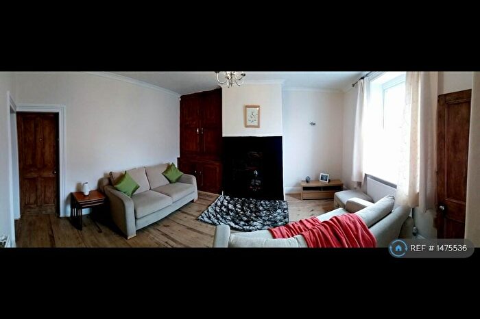 2 Bedroom Terraced House To Rent In Cross Lane, Huddersfield, HD4