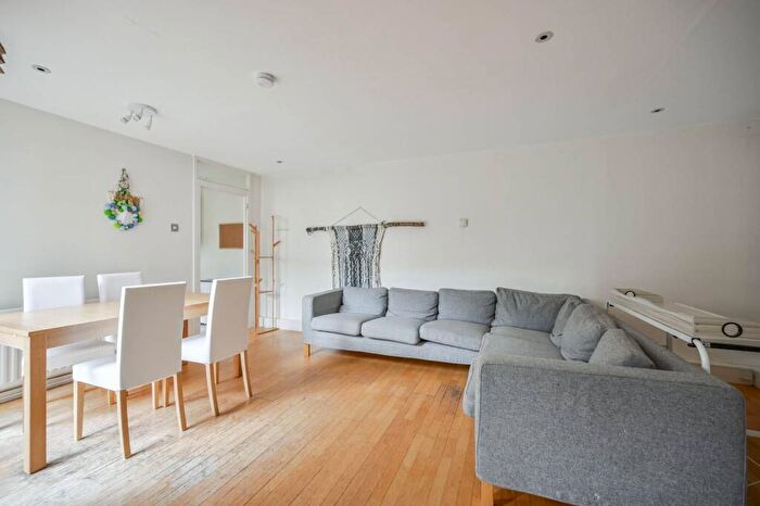 2 Bedroom Maisonette To Rent In Garnet St, Wapping, London, E1W
