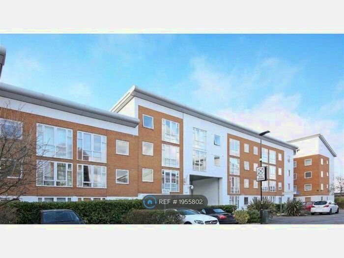 2 Bedroom Flat To Rent In Felixstowe Court, London, E16