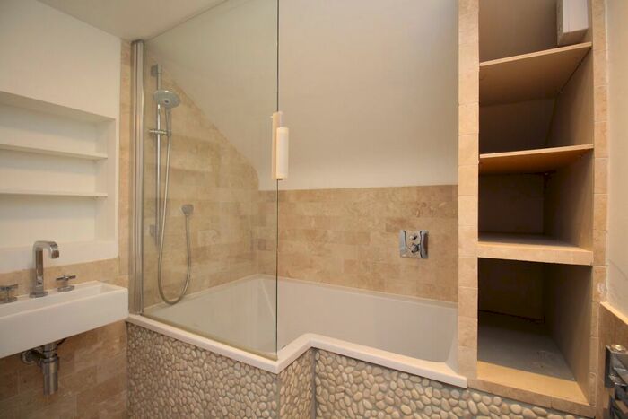 2 Bedroom Apartment To Rent In Norfolk Road Maidenhead Berkshire, SL6