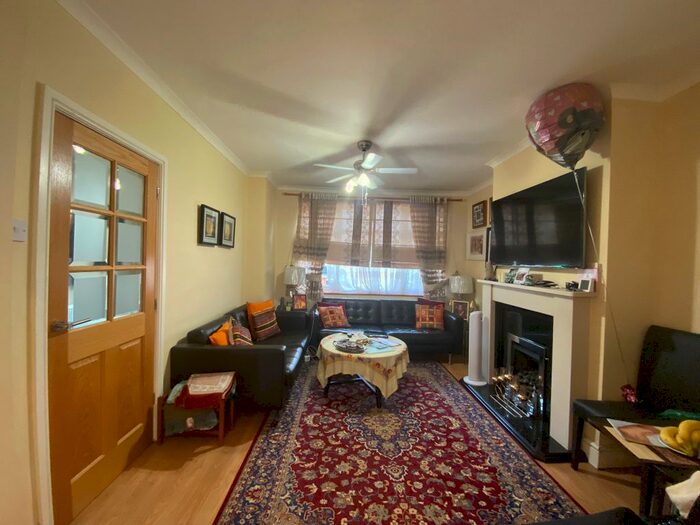4 Bedroom End Of Terrace House To Rent In Broad Oak Avenue, Enfield, EN3