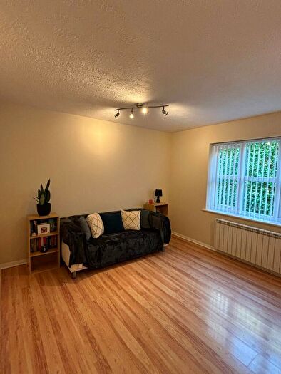 2 Bedroom Maisonette For Sale In Derwent Close, Amersham, HP7