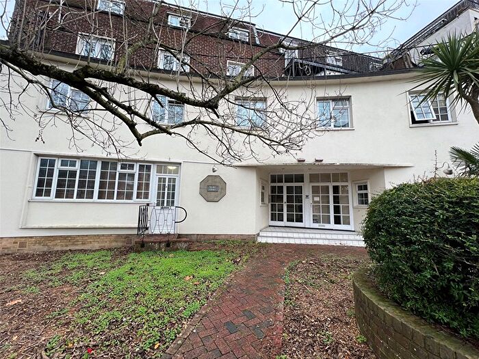 1 Bedroom Flat To Rent In Queensway, Southampton, Hampshire, SO14
