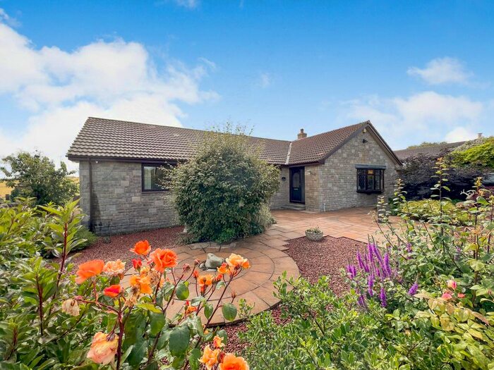 4 Bedroom Bungalow For Sale In Islestone Drive, Seahouses, NE68