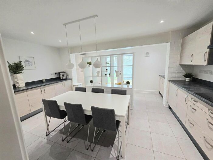 4 Bedroom Semi-detached House For Sale In Voysey Avenue, Castleford, WF10