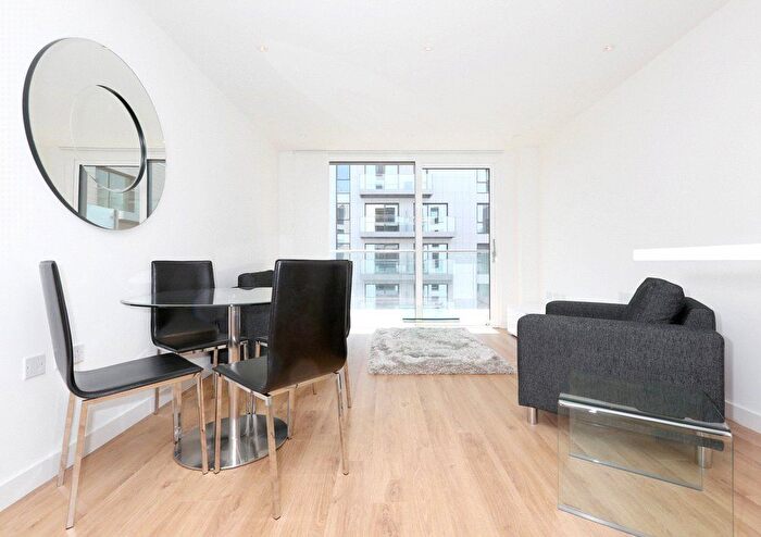 1 Bedroom Flat To Rent In Devan Grove, London, N4