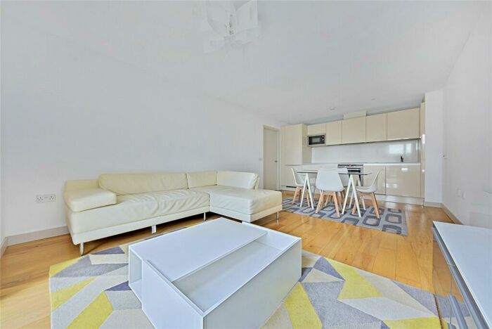2 Bedroom Flat To Rent In Crampton Street, Tower Bridge, SE17