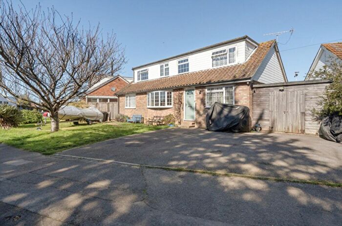 4 Bedroom Detached House For Sale In East Beach Road, Selsey, PO20