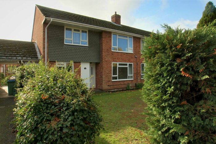 2 Bedroom Maisonette To Rent In Thrupps Lane, Hersham, Surrey, KT12