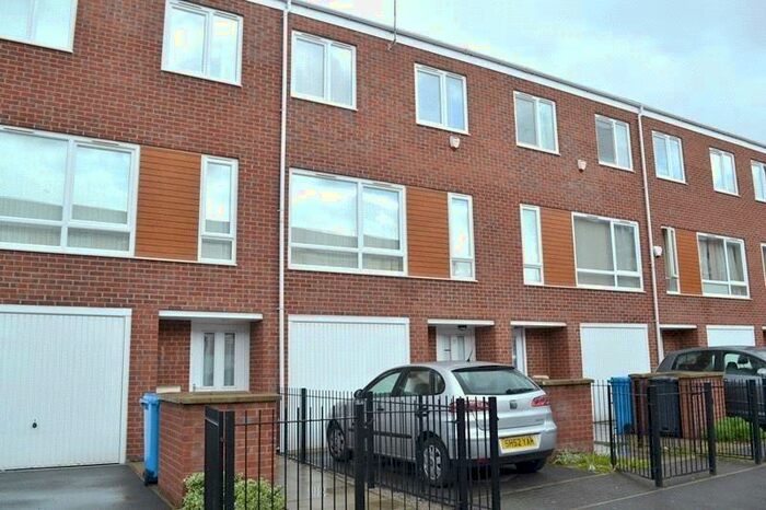 4 Bedroom Terraced House To Rent In Denewell Avenue, Manchester, M13