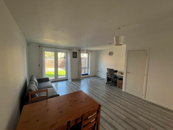 3 Bedroom Semi-Detached House To Rent In Bennett Place, Dartford, Kent, DA1