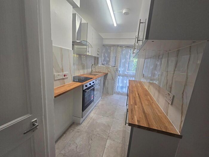 2 Bedroom Flat To Rent In Totteridge Road, High Wycombe, Buckinghamshire, HP13