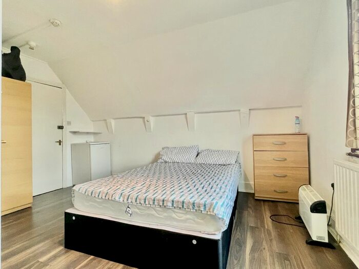 1 Bedroom Studio To Rent In Mitcham Lane, London, SW16