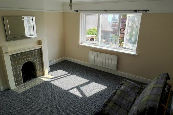 2 Bedroom Flat To Rent In High Street, Ryde, PO33