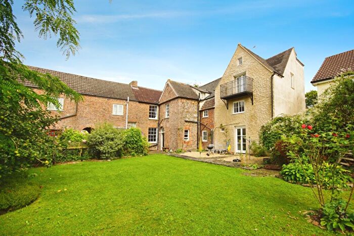 2 Bedroom Flat For Sale In Newport, Berkeley, Gloucestershire, GL13
