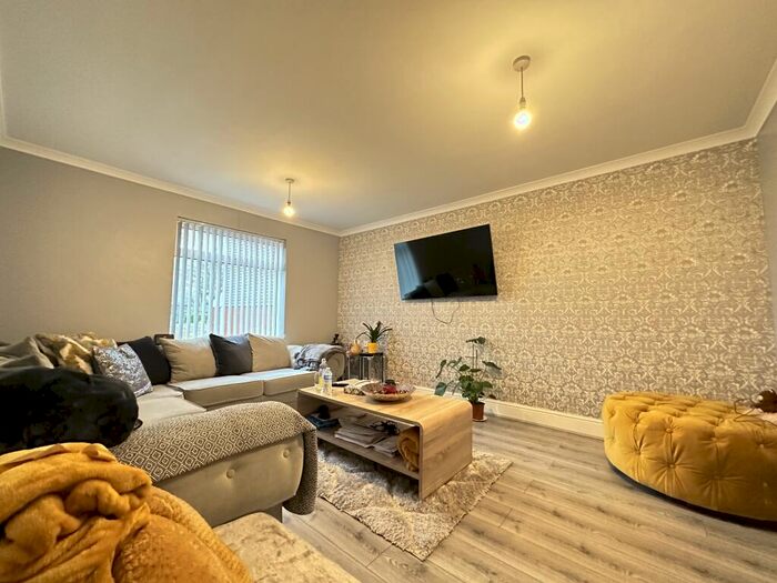 3 Bedroom Semi-Detached House To Rent In Dorsington Road, Acocks Green, B27