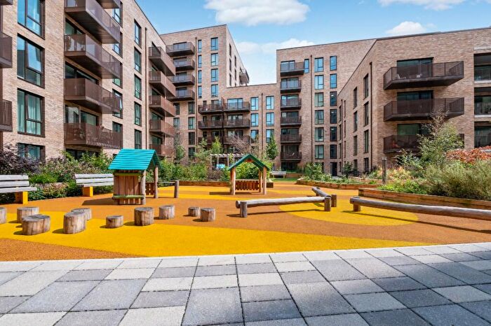 2 Bedroom Apartment For Sale In Makers Yard, London, E16