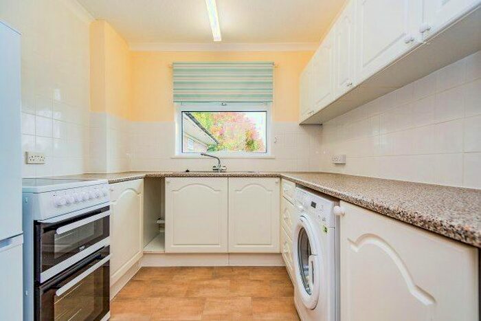 2 Bedroom Flat To Rent In Stephens Road, Tadley, RG26