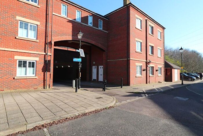 2 Bedroom Maisonette To Rent In Royal Court, Aylesbury, HP19