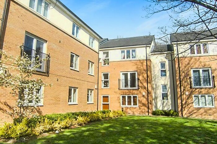 2 Bedroom Flat To Rent In Oak Tree Lane, Leeds, LS14