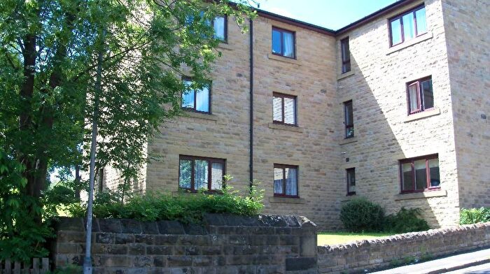 2 Bedroom Flat To Rent In Belmont Close, Huddersfield, West Yorkshire, HD1