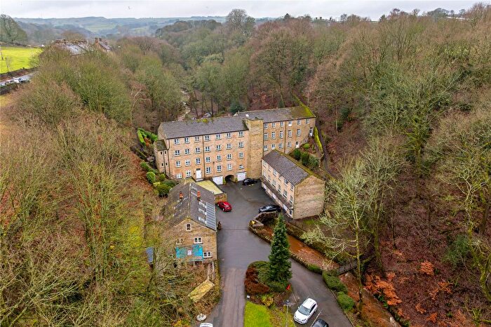 4 Bedroom Flat For Sale In Wildspur Grove, New Mill, Holmfirth, HD9