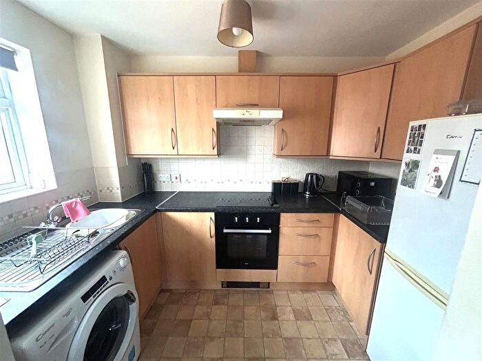 2 Bedroom Flat To Rent In Bright Wire Crescent, Eastleigh, SO50