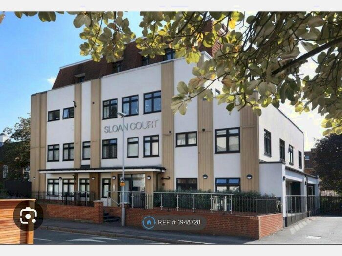 2 Bedroom Flat To Rent In Sloan Court, Kingston Upon Thames, New Malden, KT3