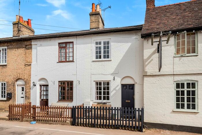 3 Bedroom Terraced House For Sale In High Street, Gosmore, Hitchin, SG4