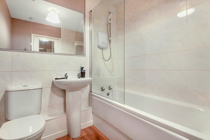 1 Bedroom Flat To Rent In North Park Road, Park Court, HG1