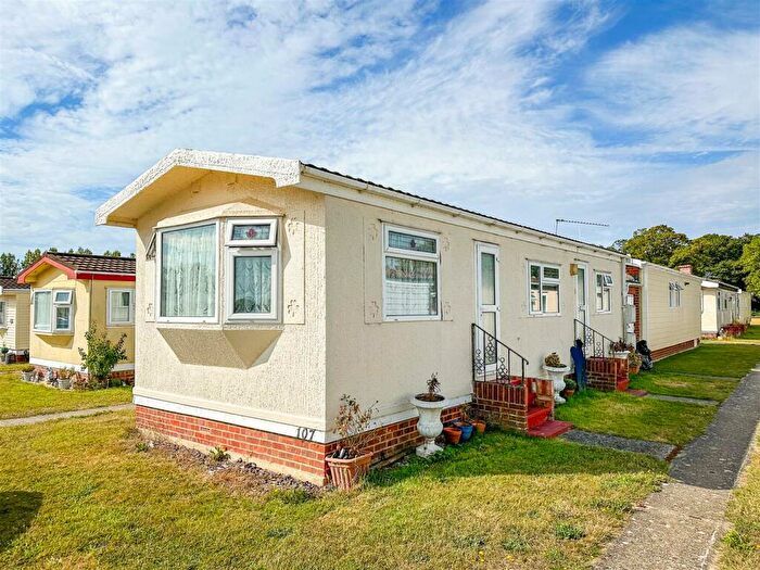1 Bedroom Park Home For Sale In St. Osyth Road, Little Clacton, Clacton-On-Sea, CO16