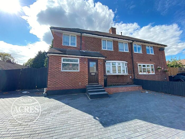 3 Bedroom Semi-Detached House For Sale In Wandsworth Road, Birmingham, B44