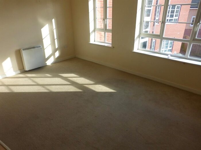 2 Bedroom Flat To Rent In Heron House, Tipton, DY4