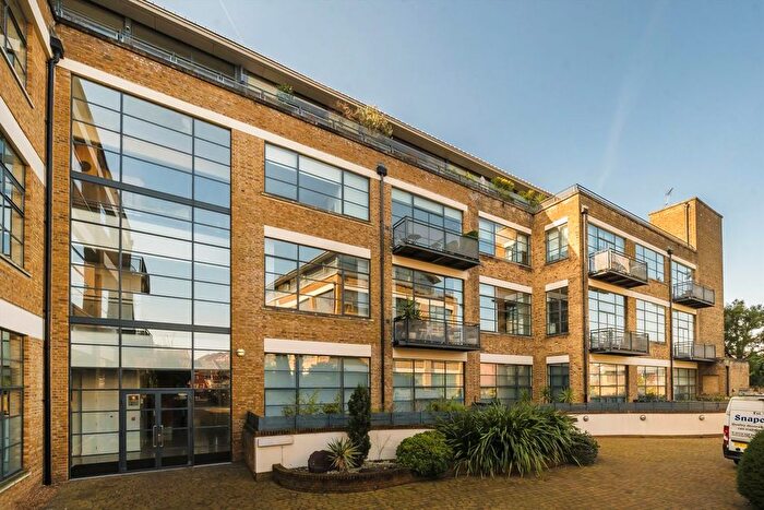 3 Bedroom Flat To Rent In Evershed Walk, Chiswick, W4