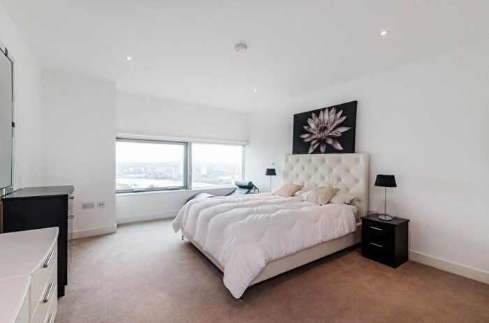 3 Bedroom Flat To Rent In Landmark East Tower, Canary Wharf, London, E14