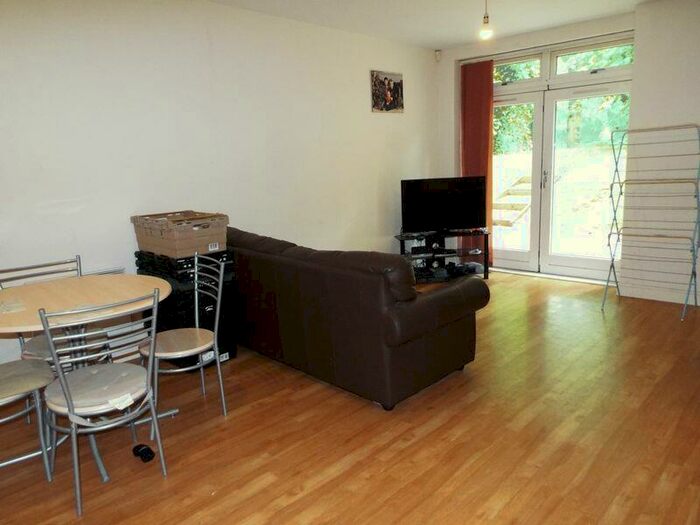 2 Bedroom Flat To Rent In Woodbrooke Grove, Northfield, Birmingham, B31