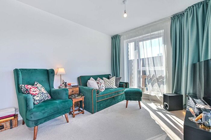 2 Bedroom Flat To Rent In Brian Court, Tottenham, London, N17