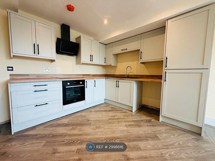 2 Bedroom Flat To Rent In Richardshaw Lane, Pudsey, LS28