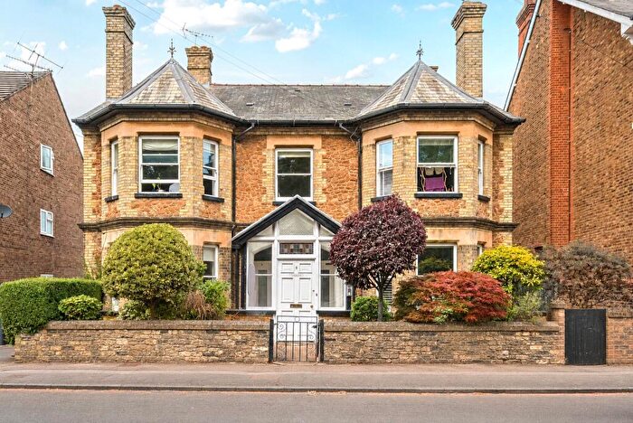 2 Bedroom Maisonette For Sale In Dene Road, Guildford, GU1