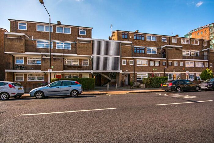 2 Bedroom Maisonette To Rent In Finwhale House, Isle Of Dogs, London, E14