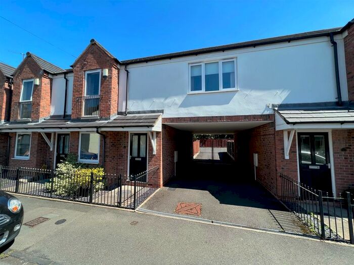 3 Bedroom Terraced House To Rent In West Street, Stourbridge, DY8